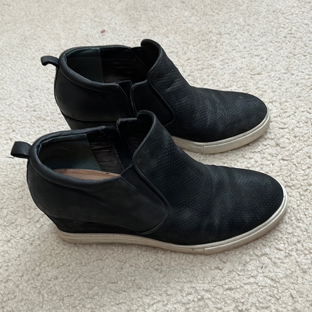 Caslon wedge gentle worn